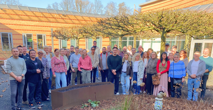 Angehörige und Personal.