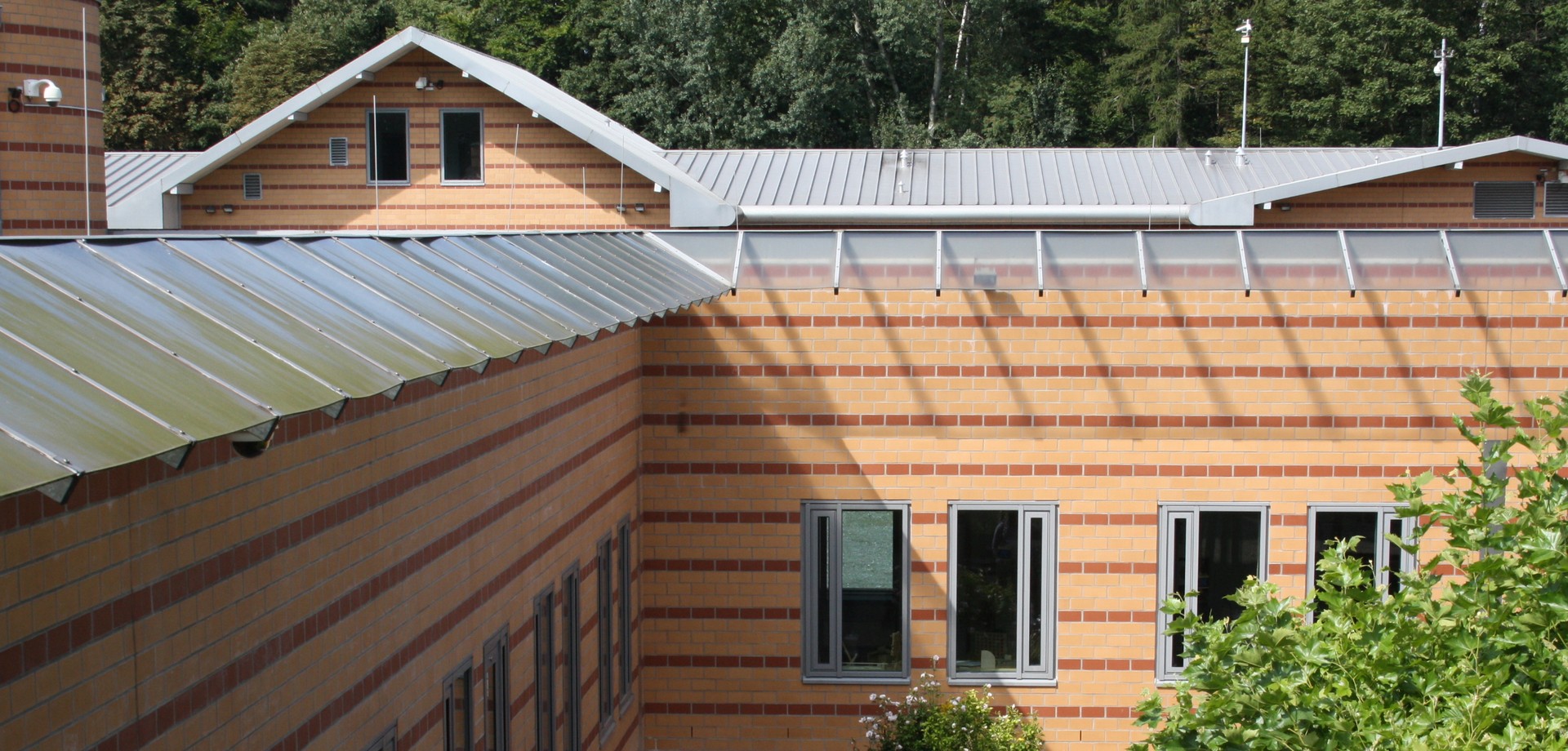Blick über die Dächer der Klinikgebäude (Bild: LWL)